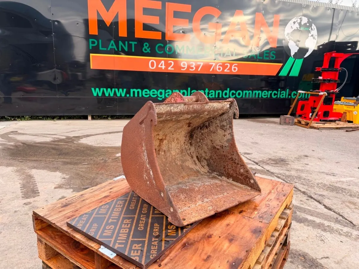 24" gummy bucket 4-6 ton ....45mm pins .....277 - Image 2