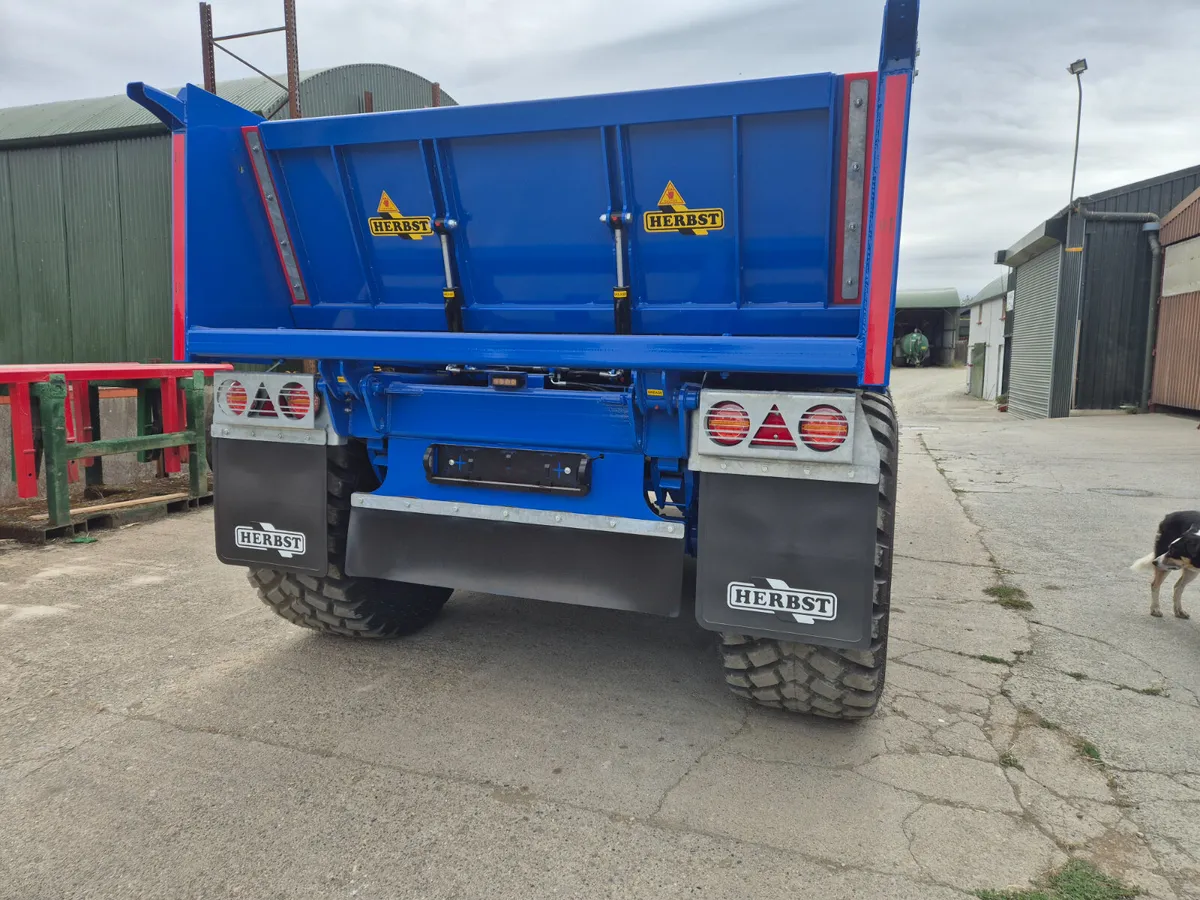 New Super 16 Dump trailers in stock.  560s - Image 4