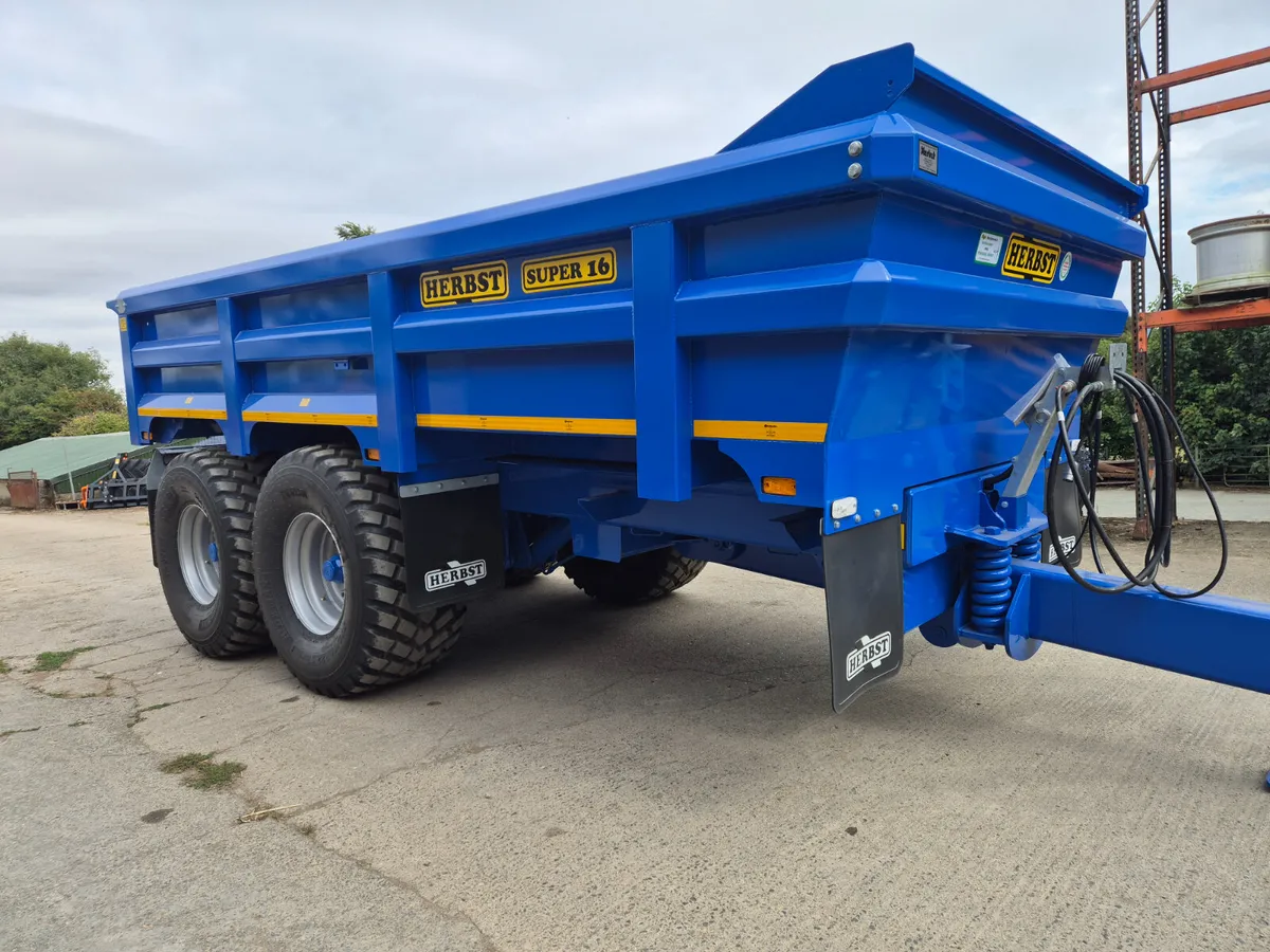 New Super 16 Dump trailers in stock.  560s - Image 1