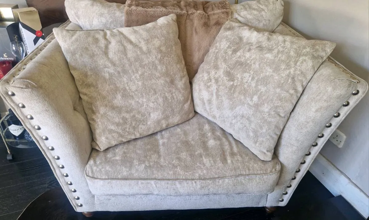 Sofa and loveseat - Image 2