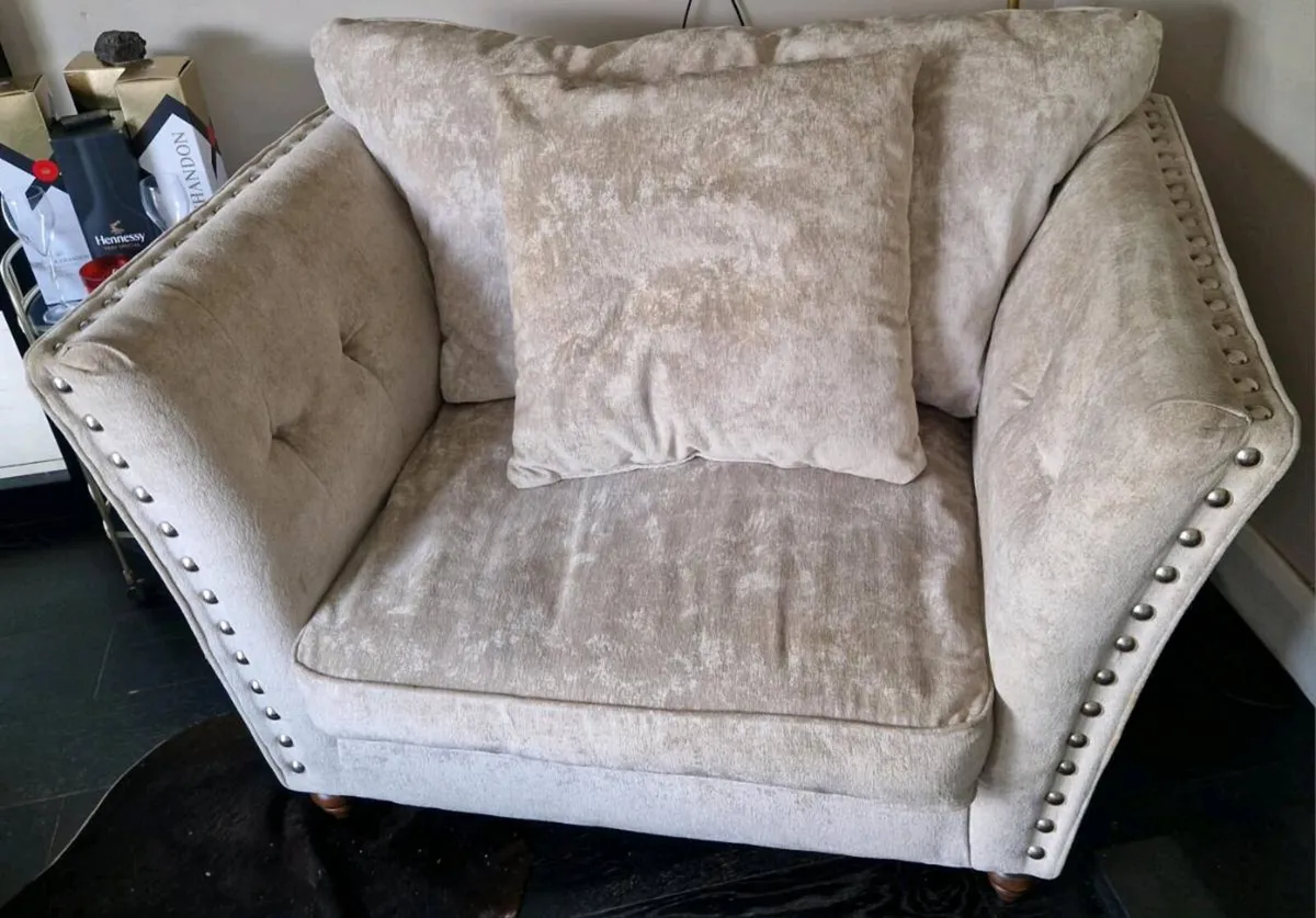 Sofa and loveseat - Image 4