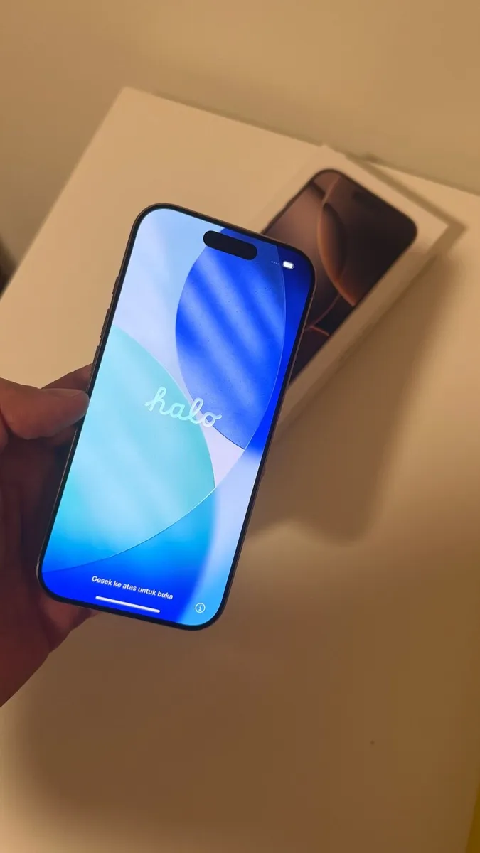 iPhone 16 Pro 256 GB Desert Titanium - Image 2