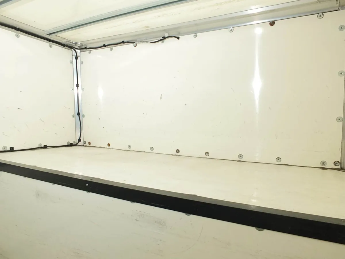 2023 Mercedes-Benz Sprinter Luton Box Van - Image 4