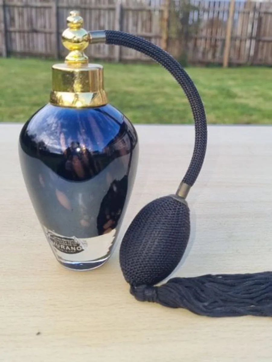 Vintage perfume atomizer made of Murano glass - Image 1