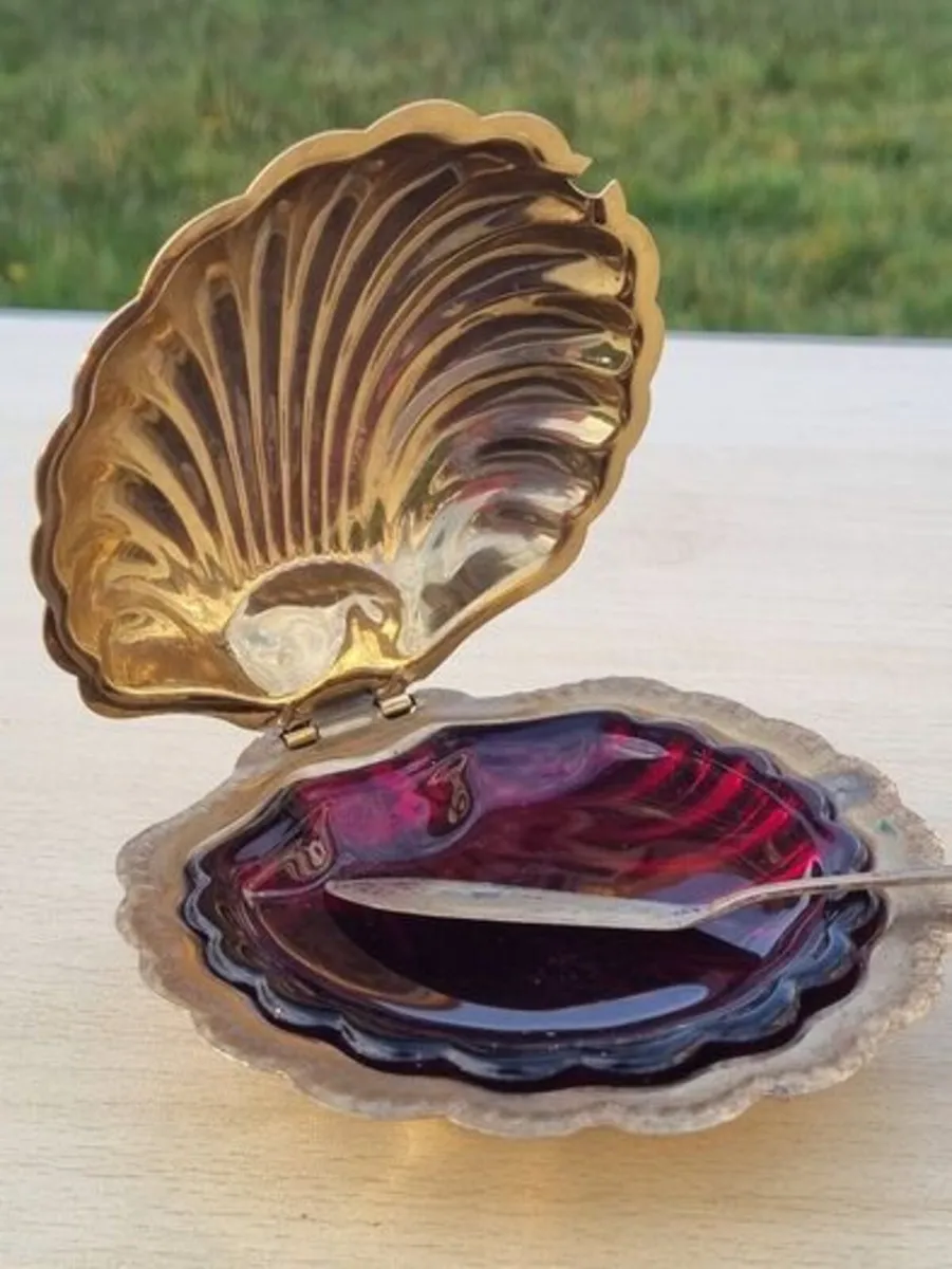 Vintage shell-shaped platter for serving butter - Image 4