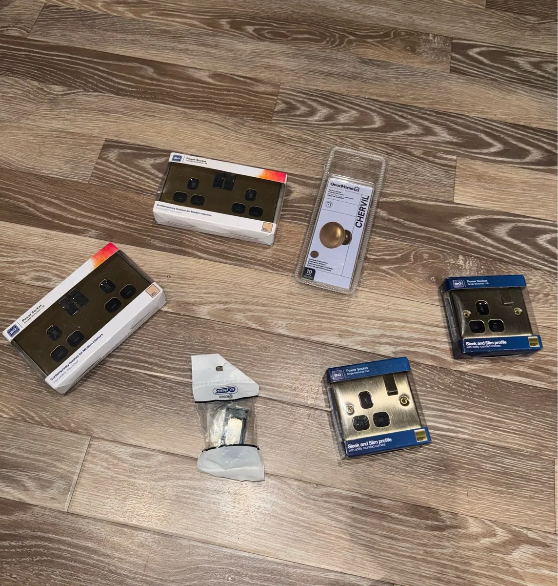 Sockets and switches - Image 1