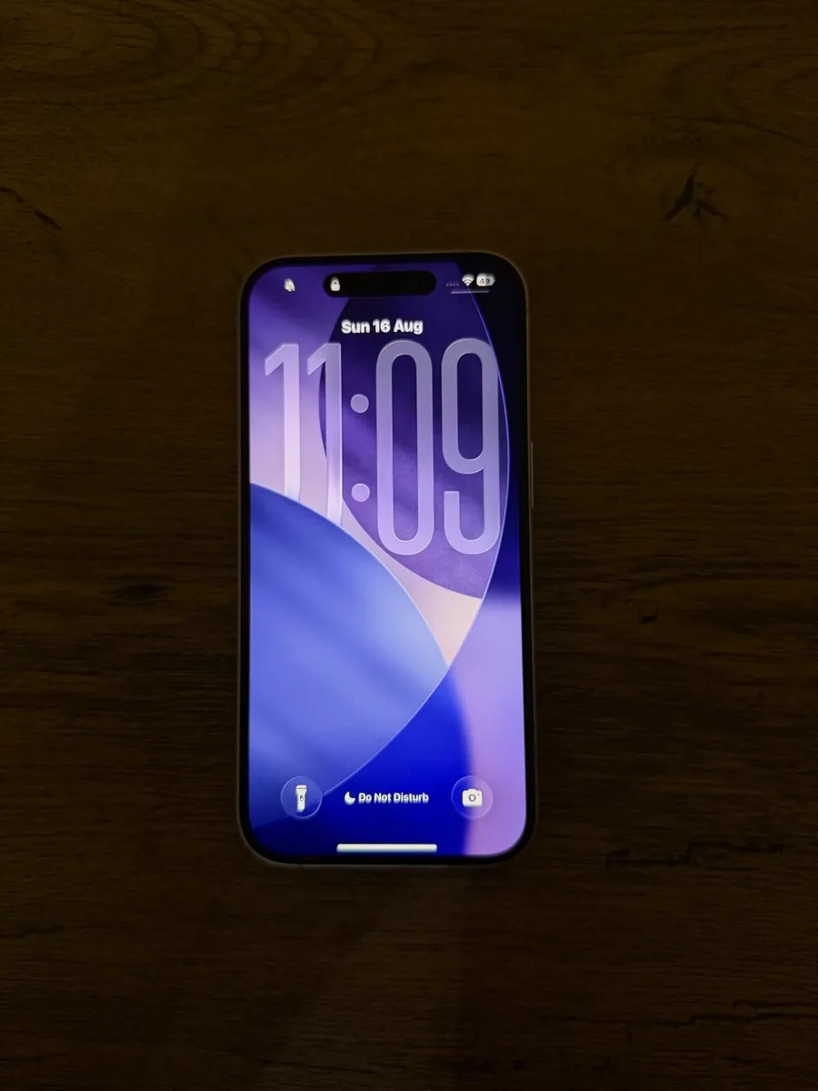 iPhone 16 - Image 1