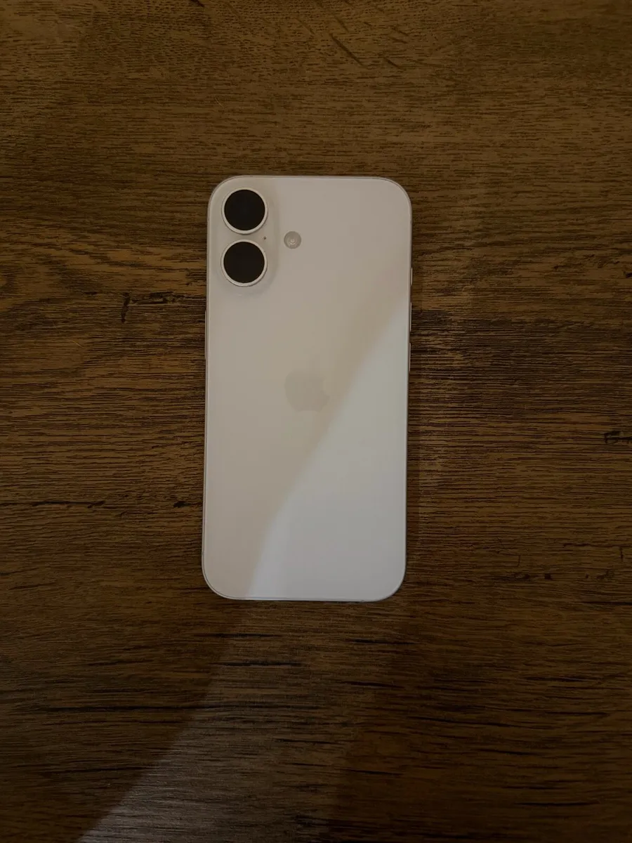 iPhone 16 - Image 2