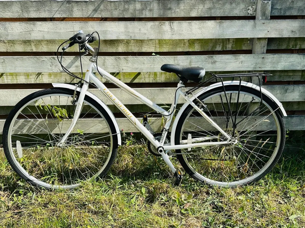 White “Free Spirit” Bicycle – Excellent Condition - Image 3