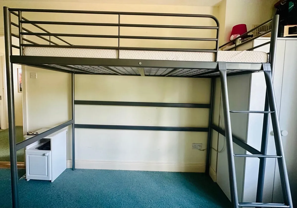 🛏️ 2 Bunk Beds + 2 Mattresses – Very Good Conditi - Image 1