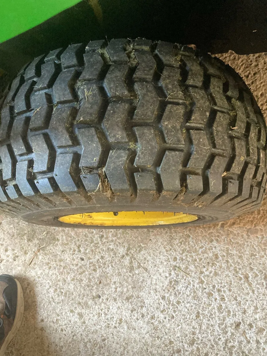 John Deere X146R ride on lawnmower - Image 3