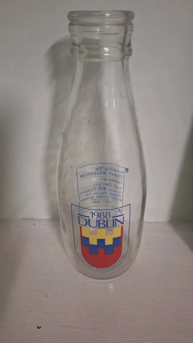 Milk bottles - Image 1