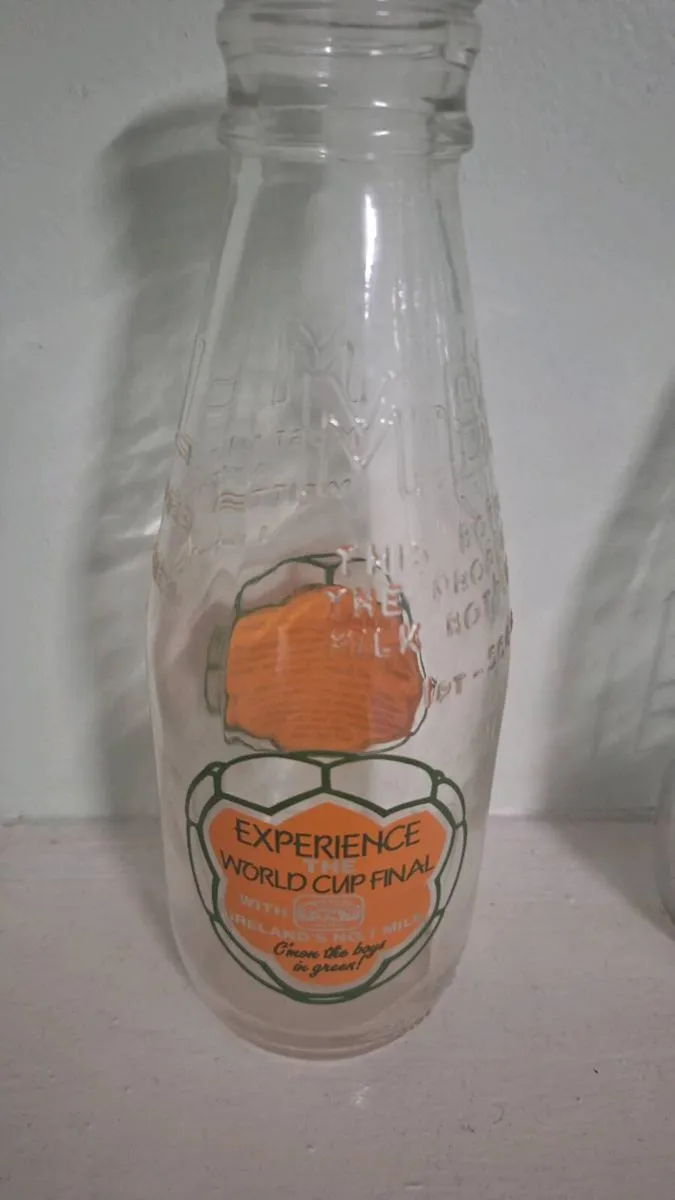 Milk bottles - Image 3
