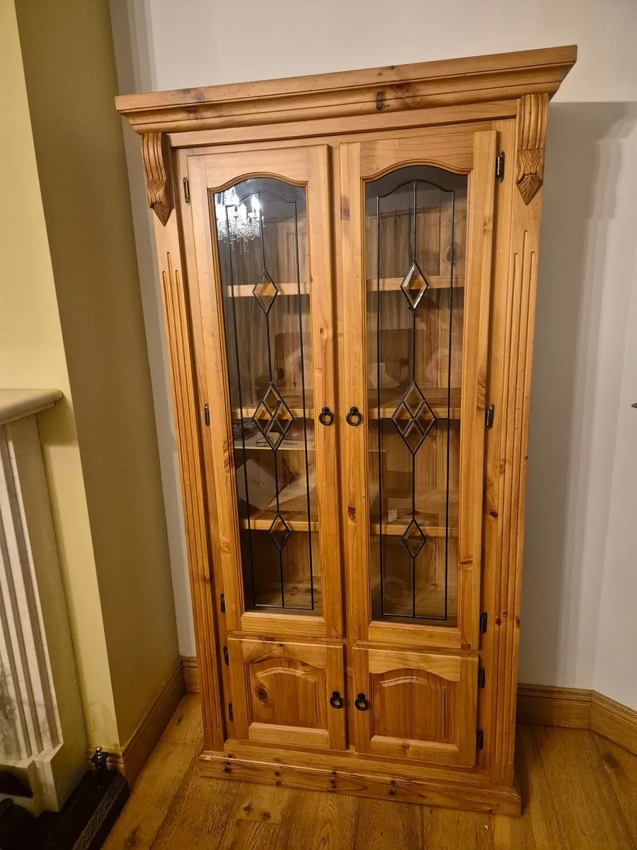 Cabinet - Image 1