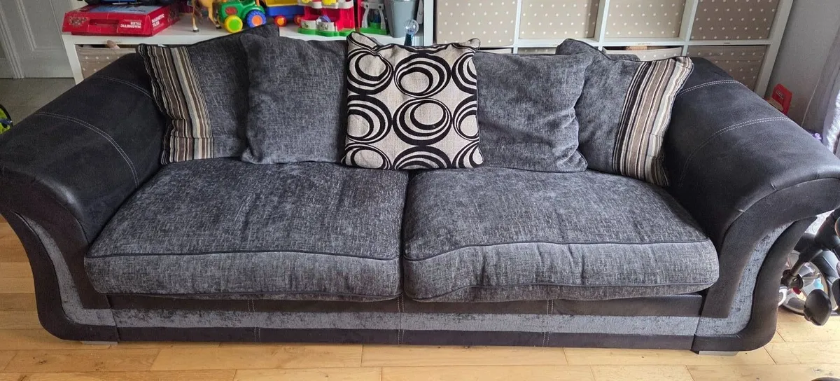 4 seater sofa - Image 2