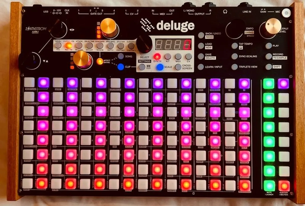 Synthstrom Deluge. Groovebox & Sequencer - Image 1