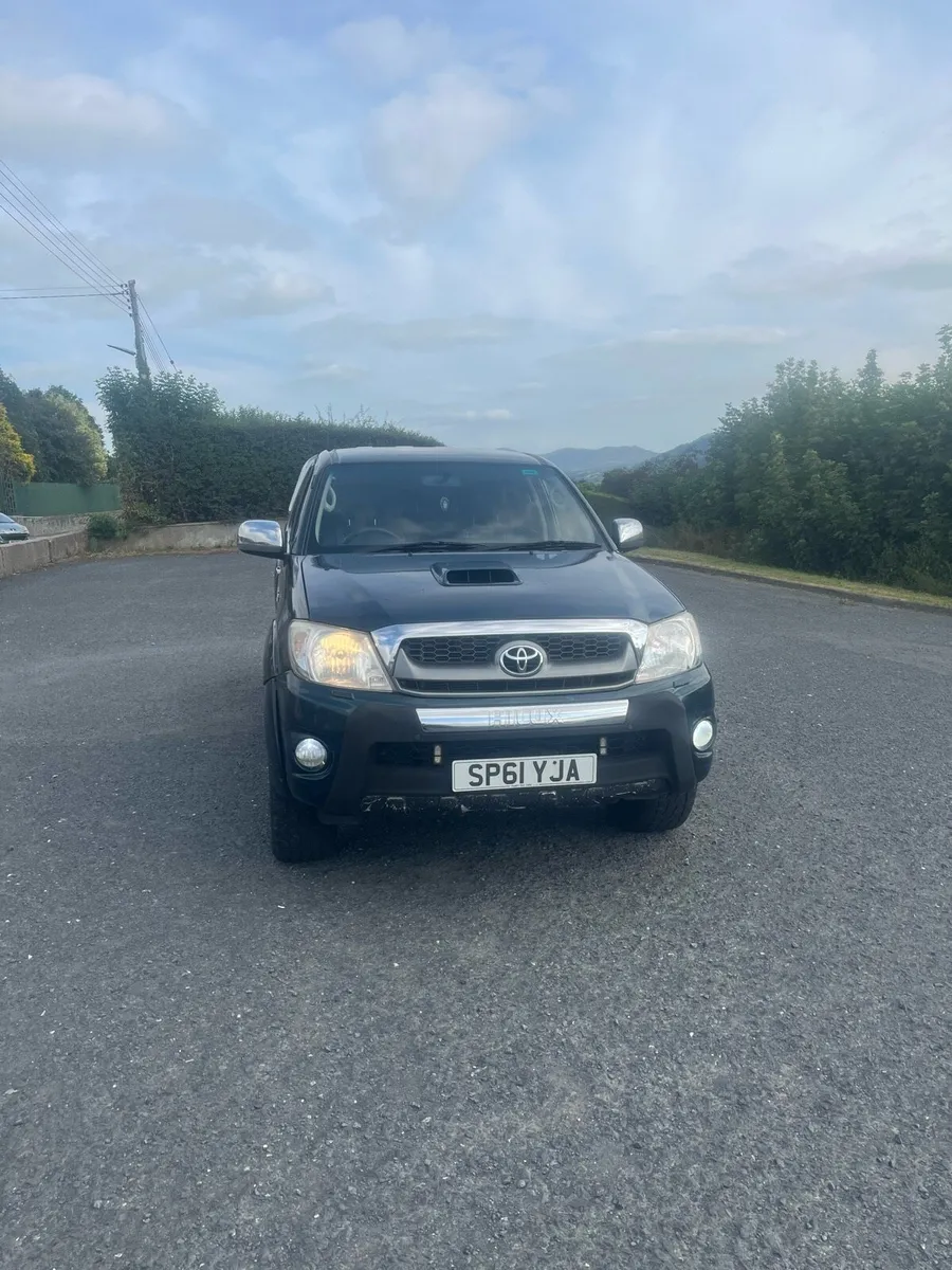 Toyota Hilux 2011 - Image 2