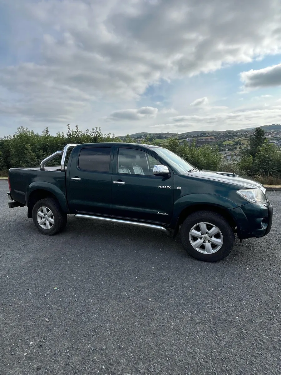 Toyota Hilux 2011 - Image 3