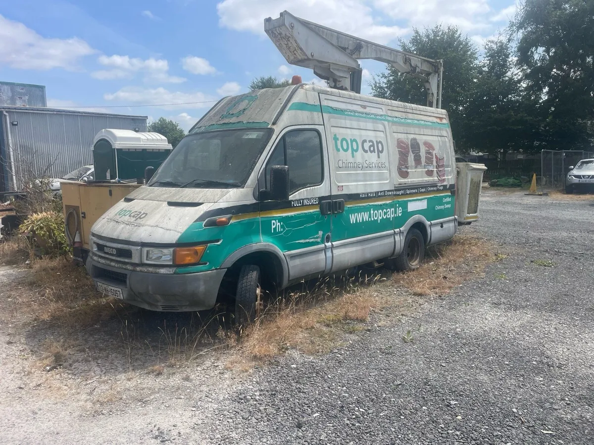 Van and hoist - Image 1