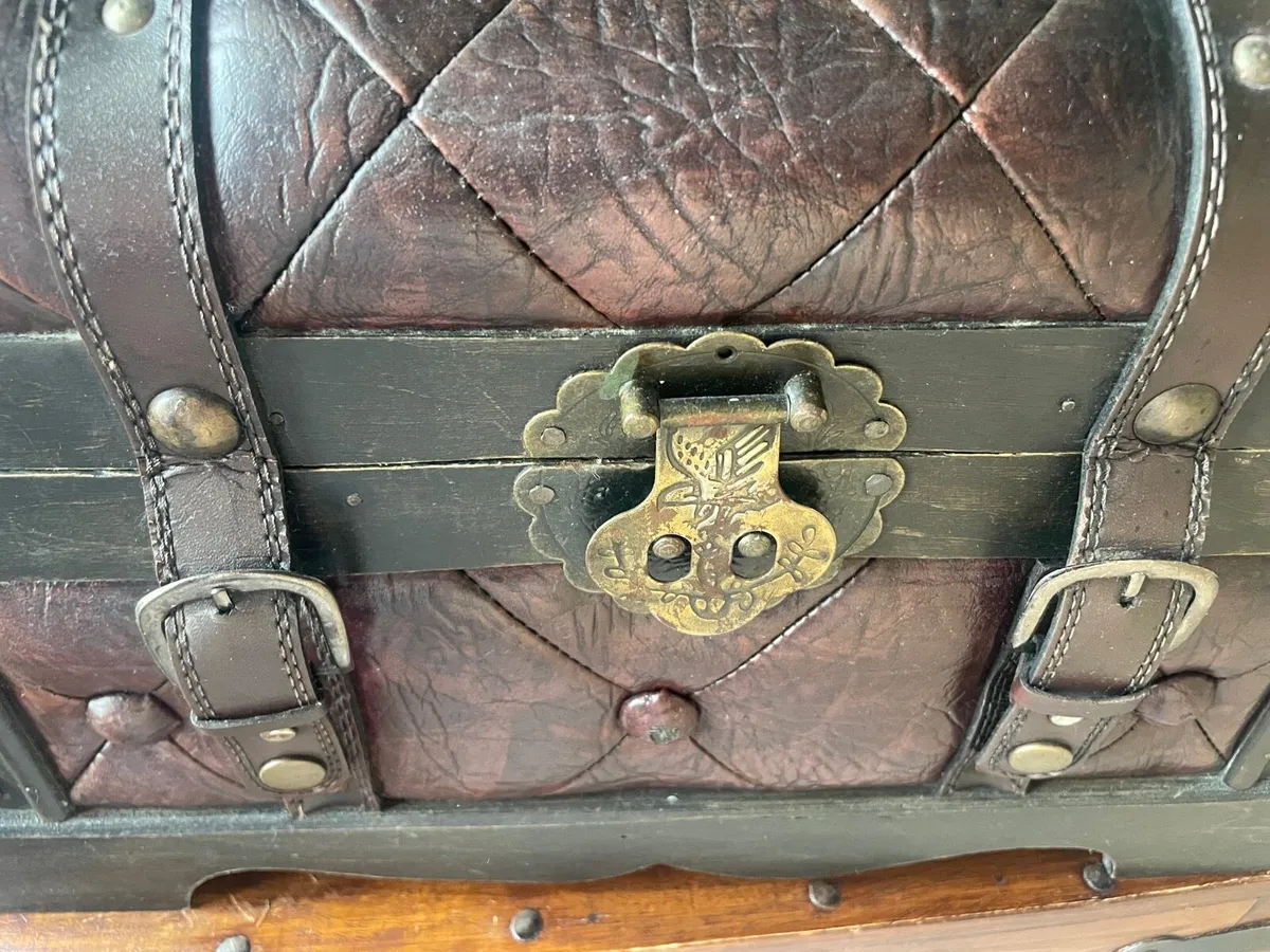 Antique chest - Image 3