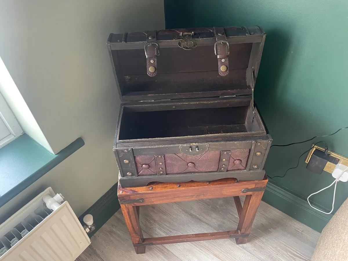 Antique chest - Image 4