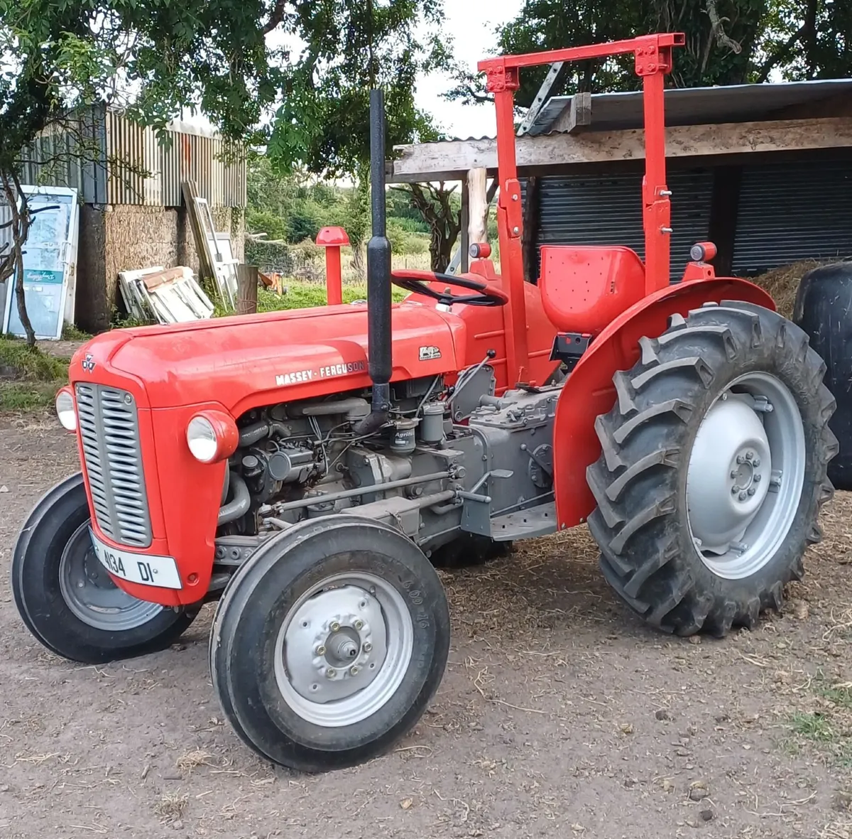 Massey Ferguson 35x vintage tractor for sale - Image 3