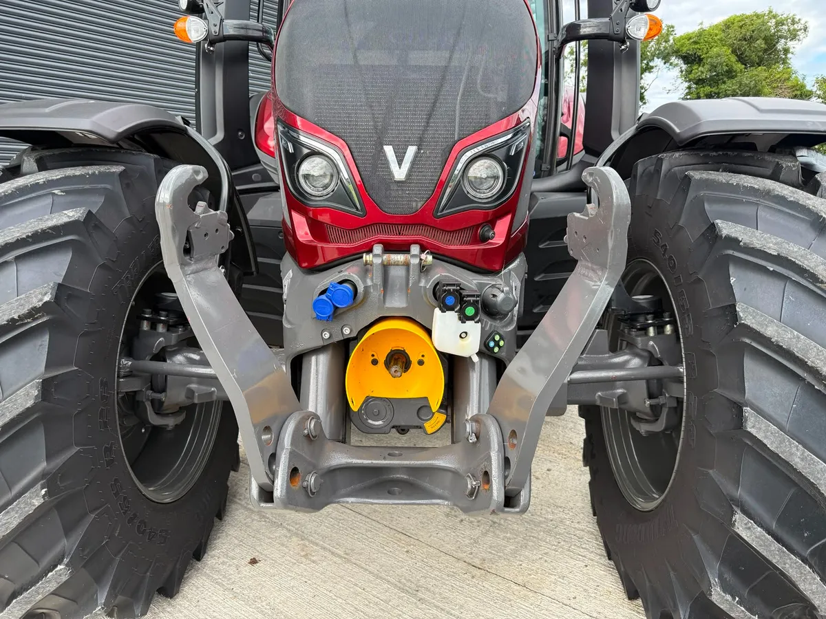 IMMACULATE VALTRA N174 ACTIVE TRACTOR - Image 3