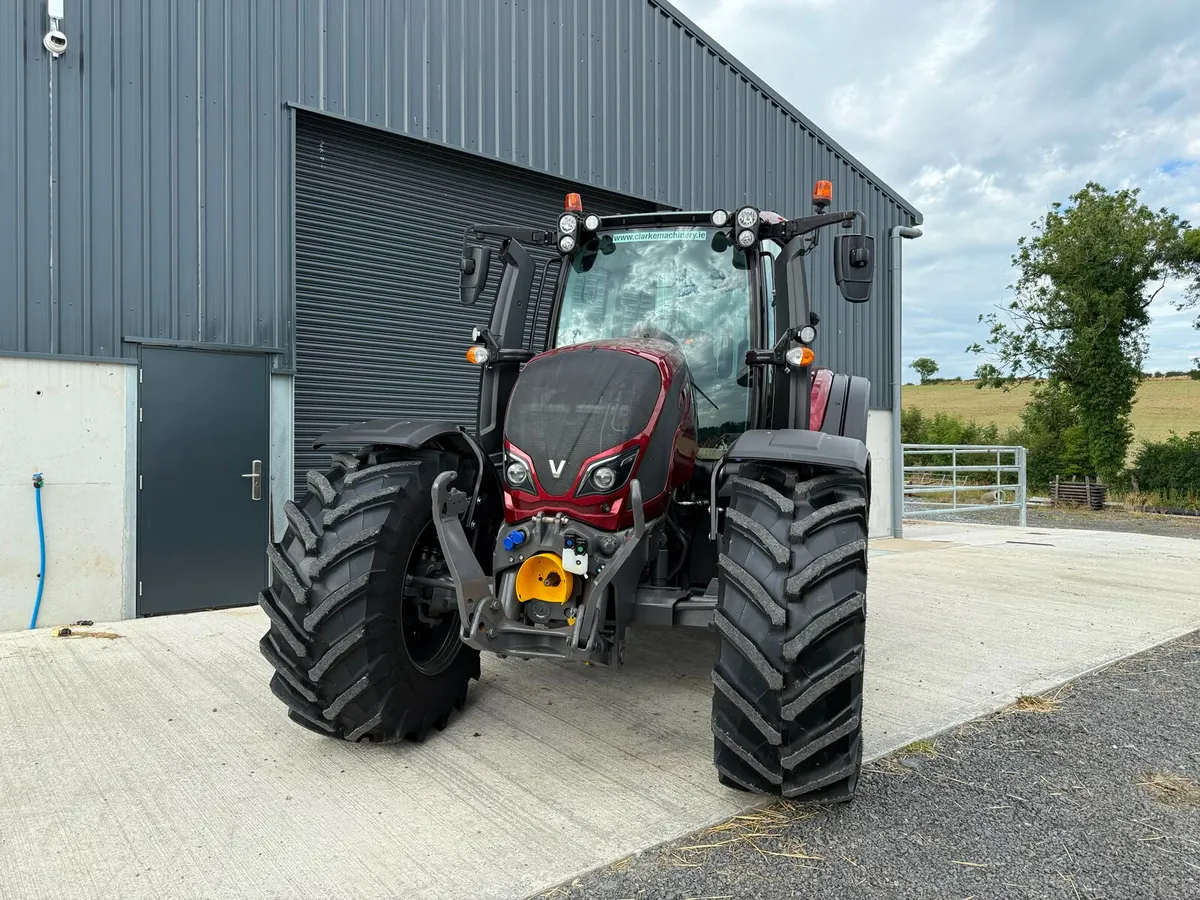 IMMACULATE VALTRA N174 ACTIVE TRACTOR - Image 4