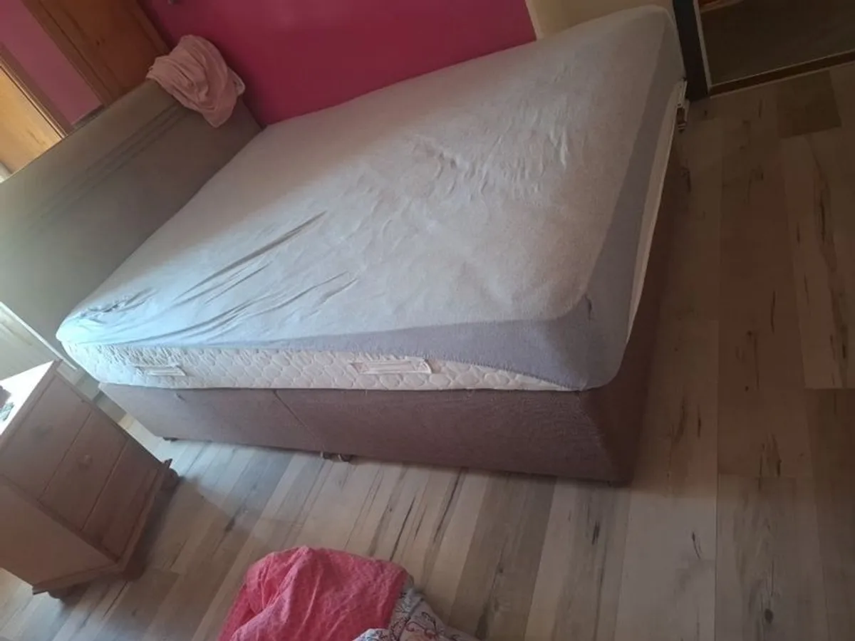 King bed - Image 2