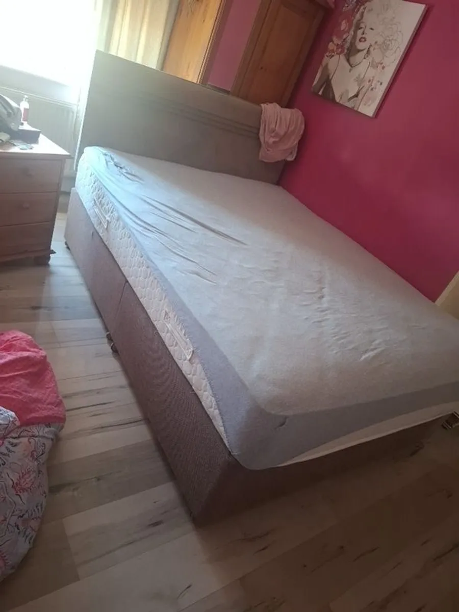 King bed - Image 3