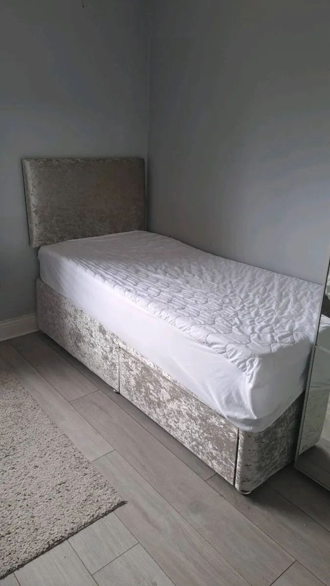 2 single divan beds with matresses - Image 2