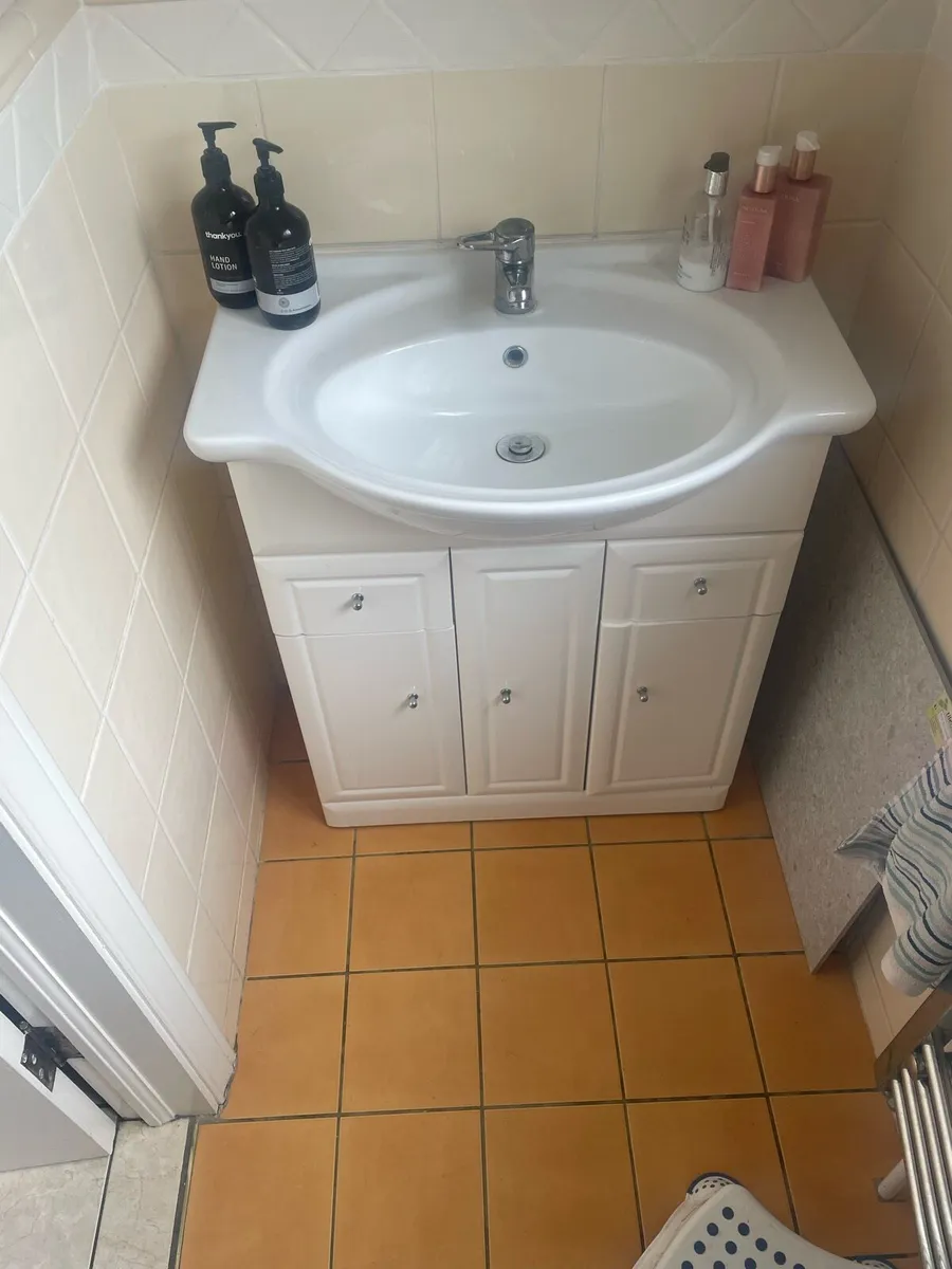 Bathroom ware - Image 3