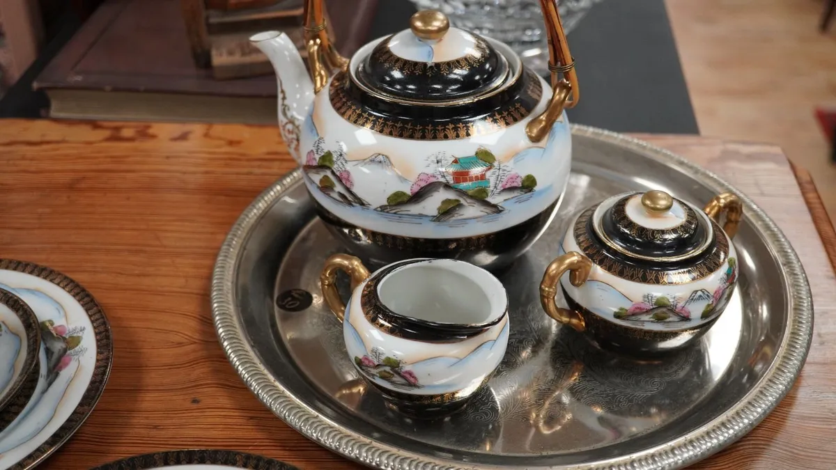 Vintage Japanese Porcelain Tea Set – 21 Pieces - Image 2