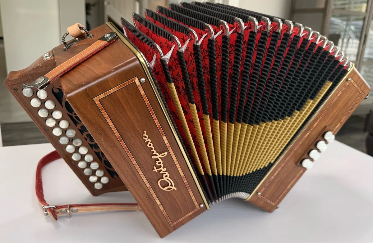 Castagnari Ciacy B/C Accordion - Image 1