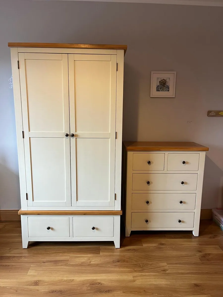 Wardrobes/Drawers/Bed side lockers - Image 2