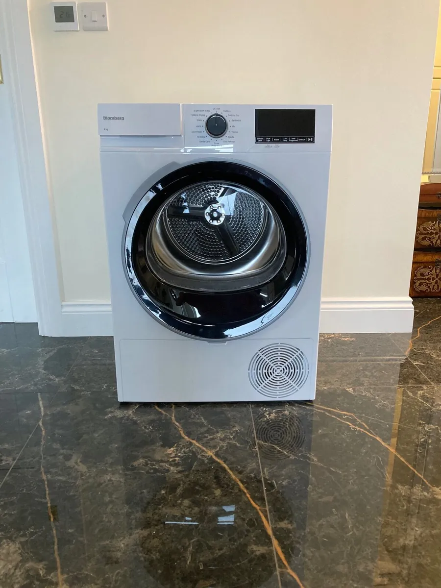 Blomberg 8kg Heat-Pump Tumble Dryer LTNA18320W - Image 1