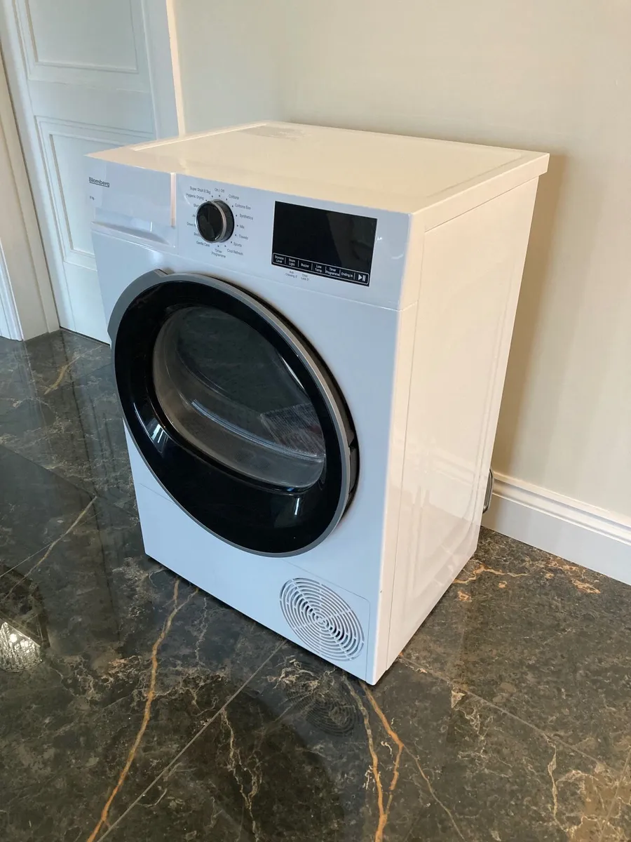 Blomberg 8kg Heat-Pump Tumble Dryer LTNA18320W - Image 2