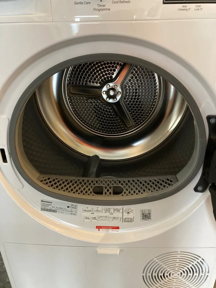 Blomberg 8kg Heat-Pump Tumble Dryer LTNA18320W - Image 3