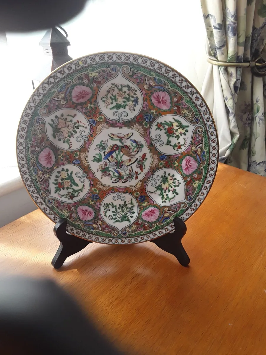 Lovely ham painted collectible plate