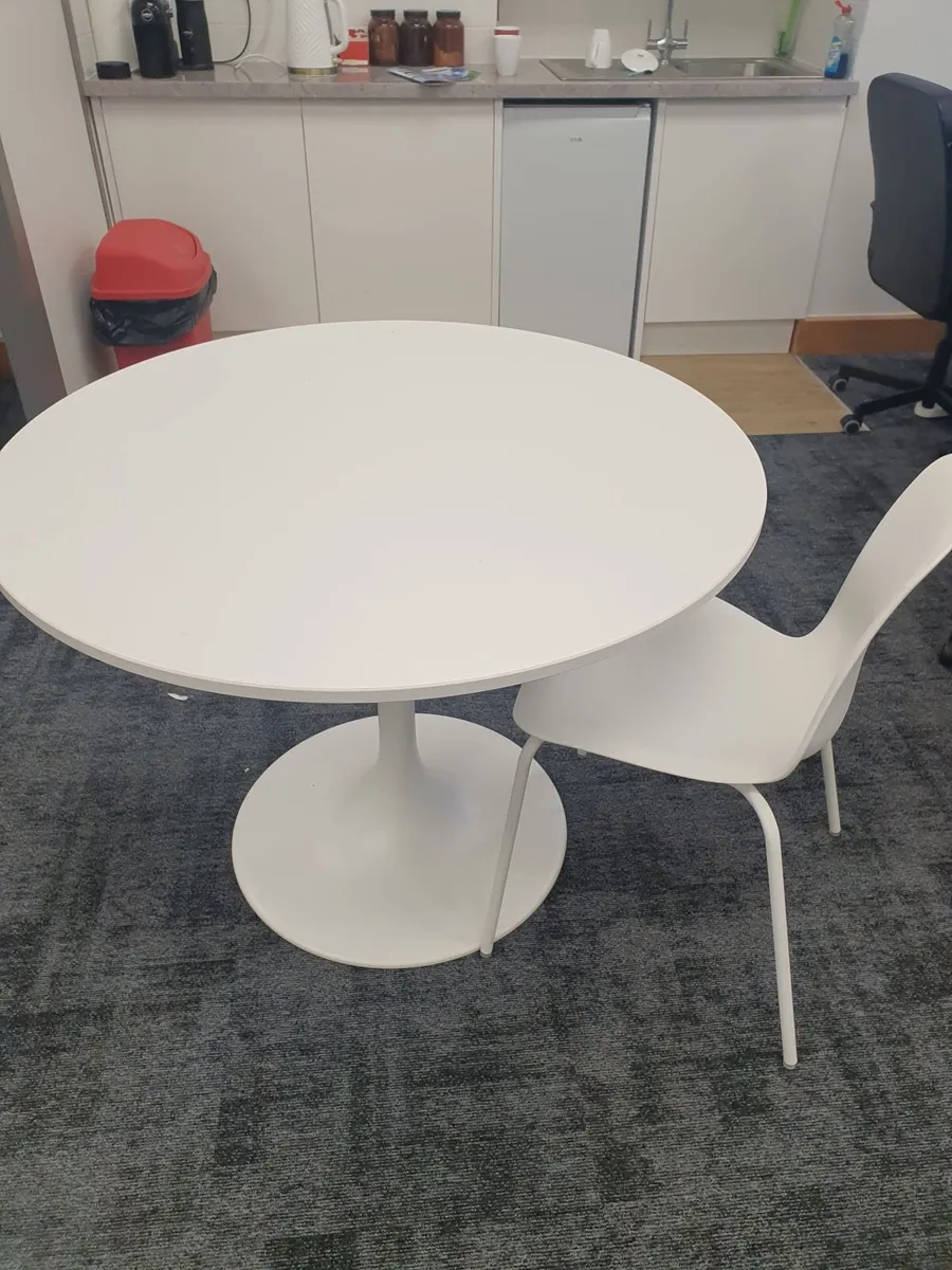 White Round Table and Chair - Image 2