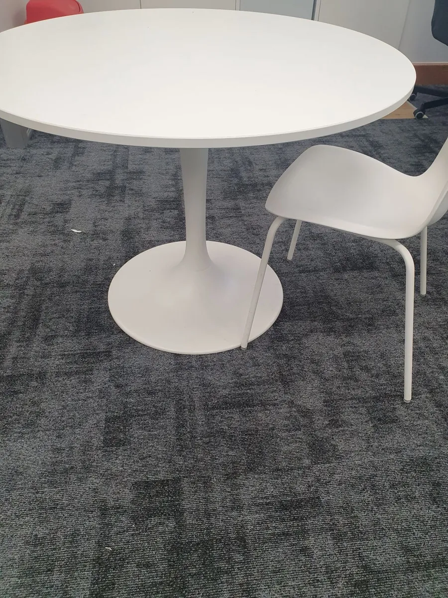 White Round Table and Chair - Image 3