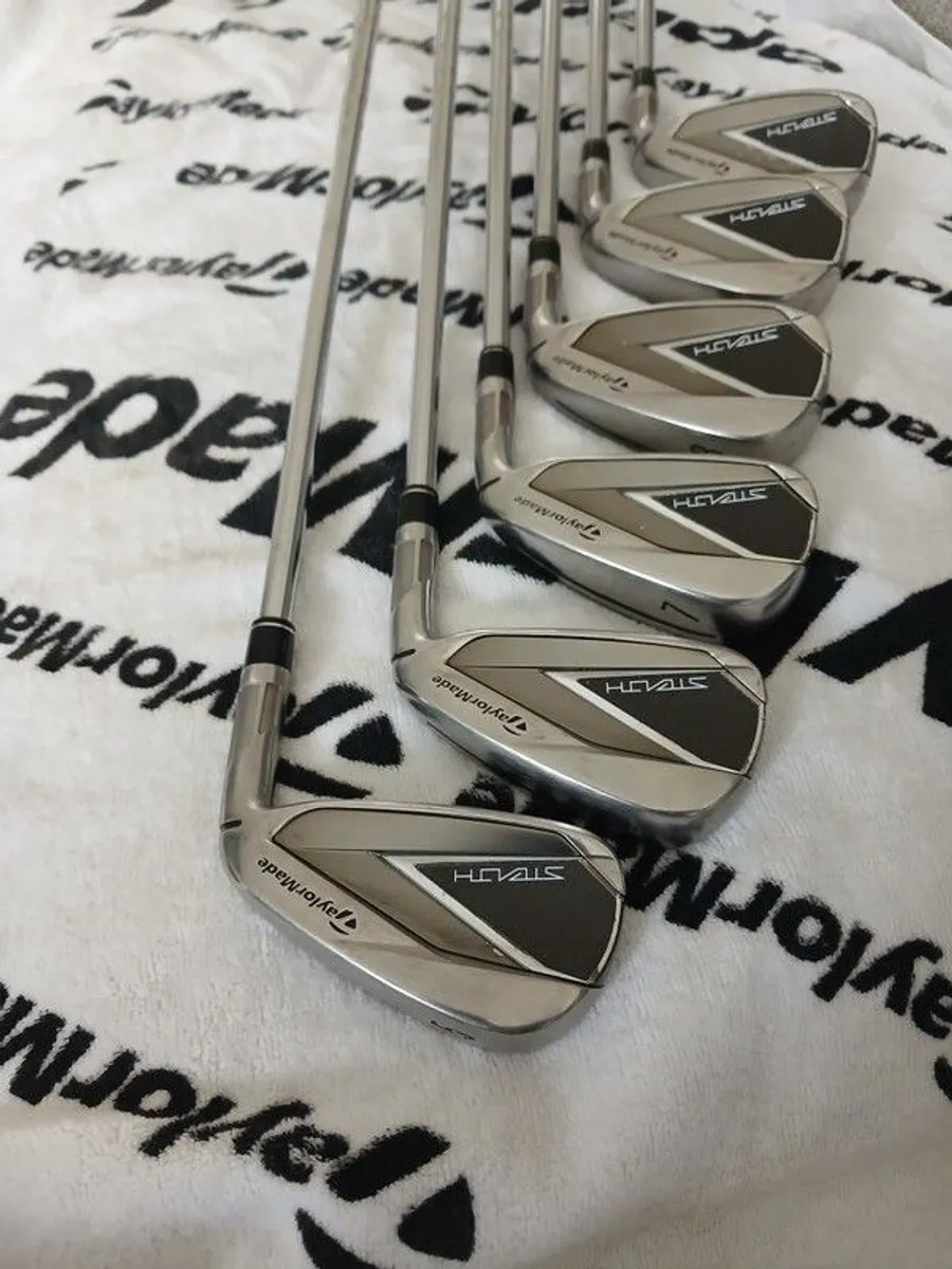 Taylormade Stealth Irons RH Gents Stiff 5-PW - Image 1