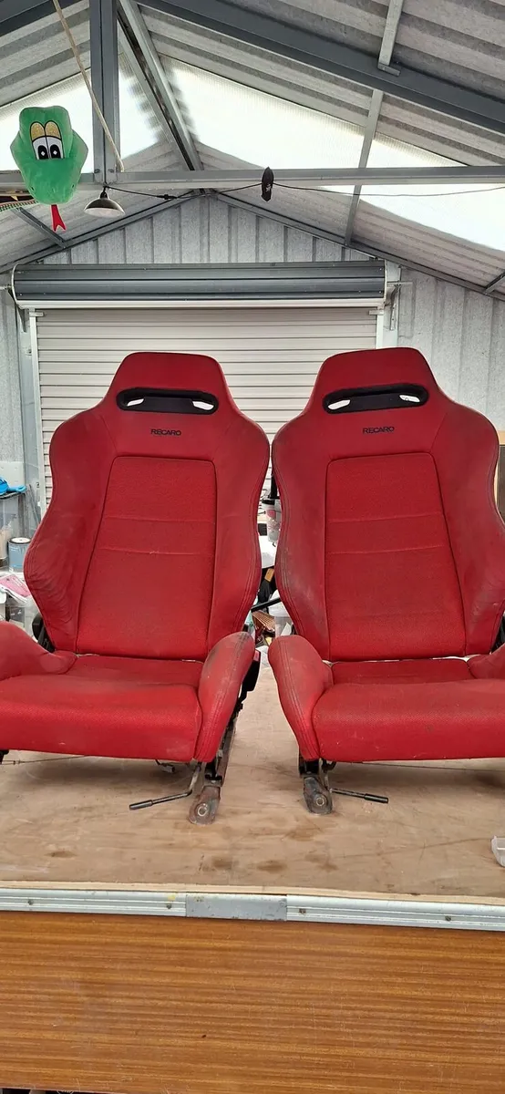 Red Recaro Seats & Mugen Twinloop exhaust - Image 1
