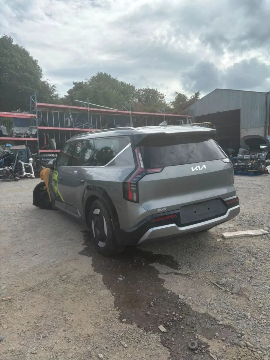 KIA EV9 FOR BREAKING - Image 3
