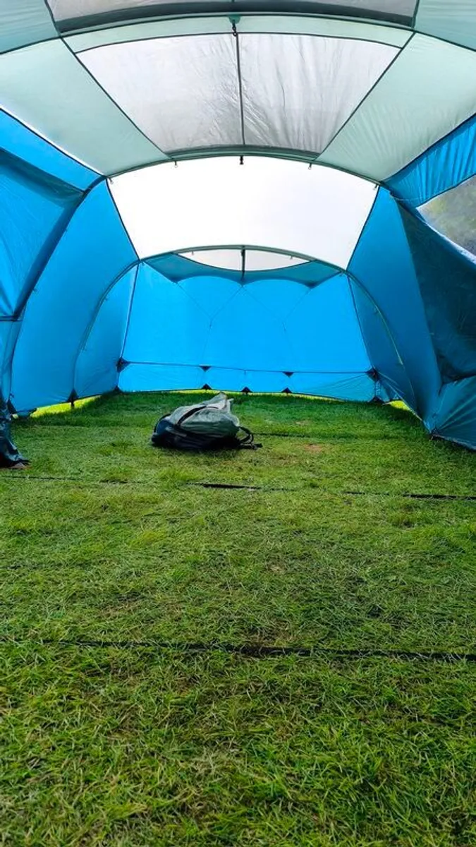 8 man tent - Image 1