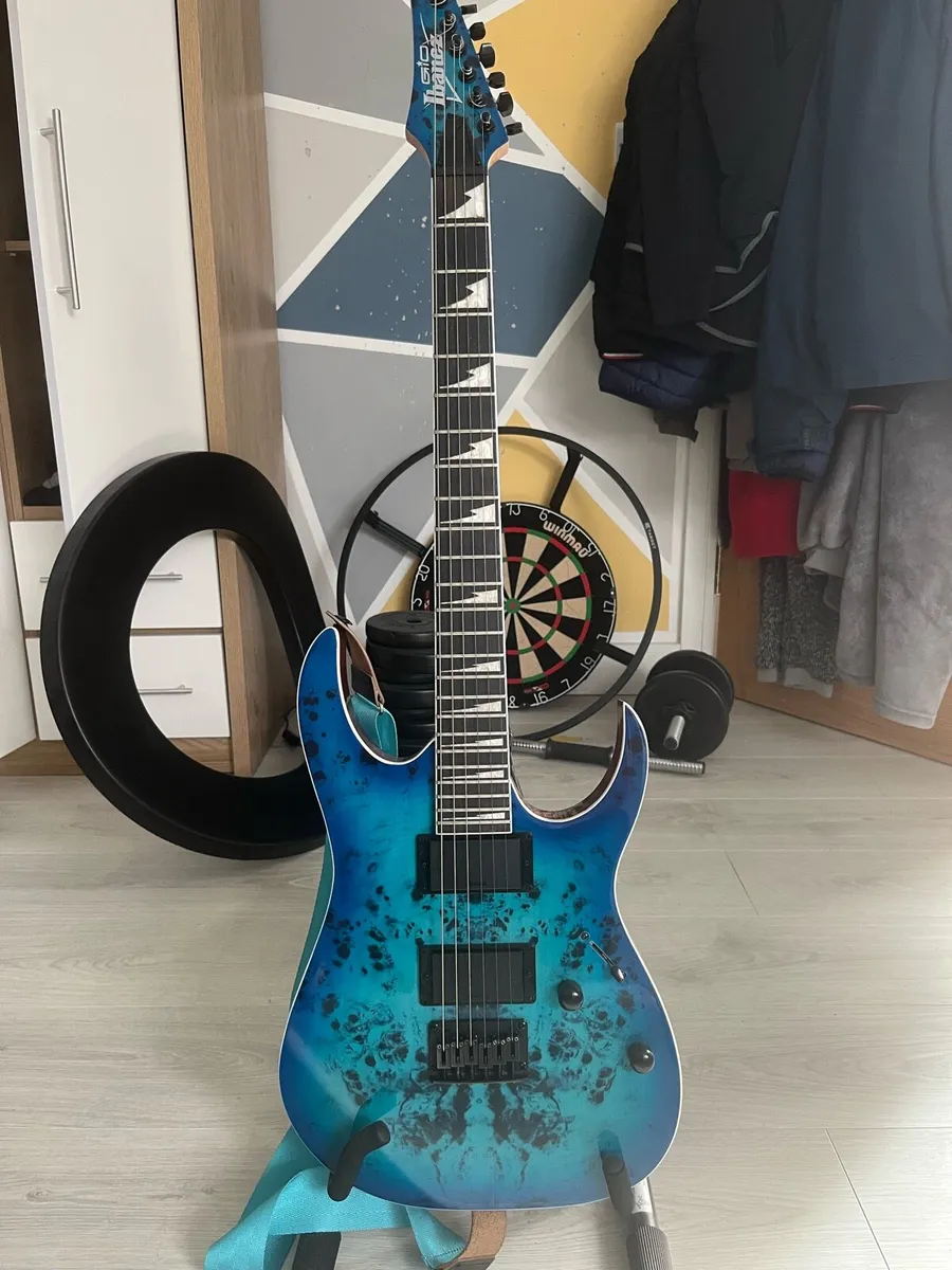 Electric guitar - Image 1