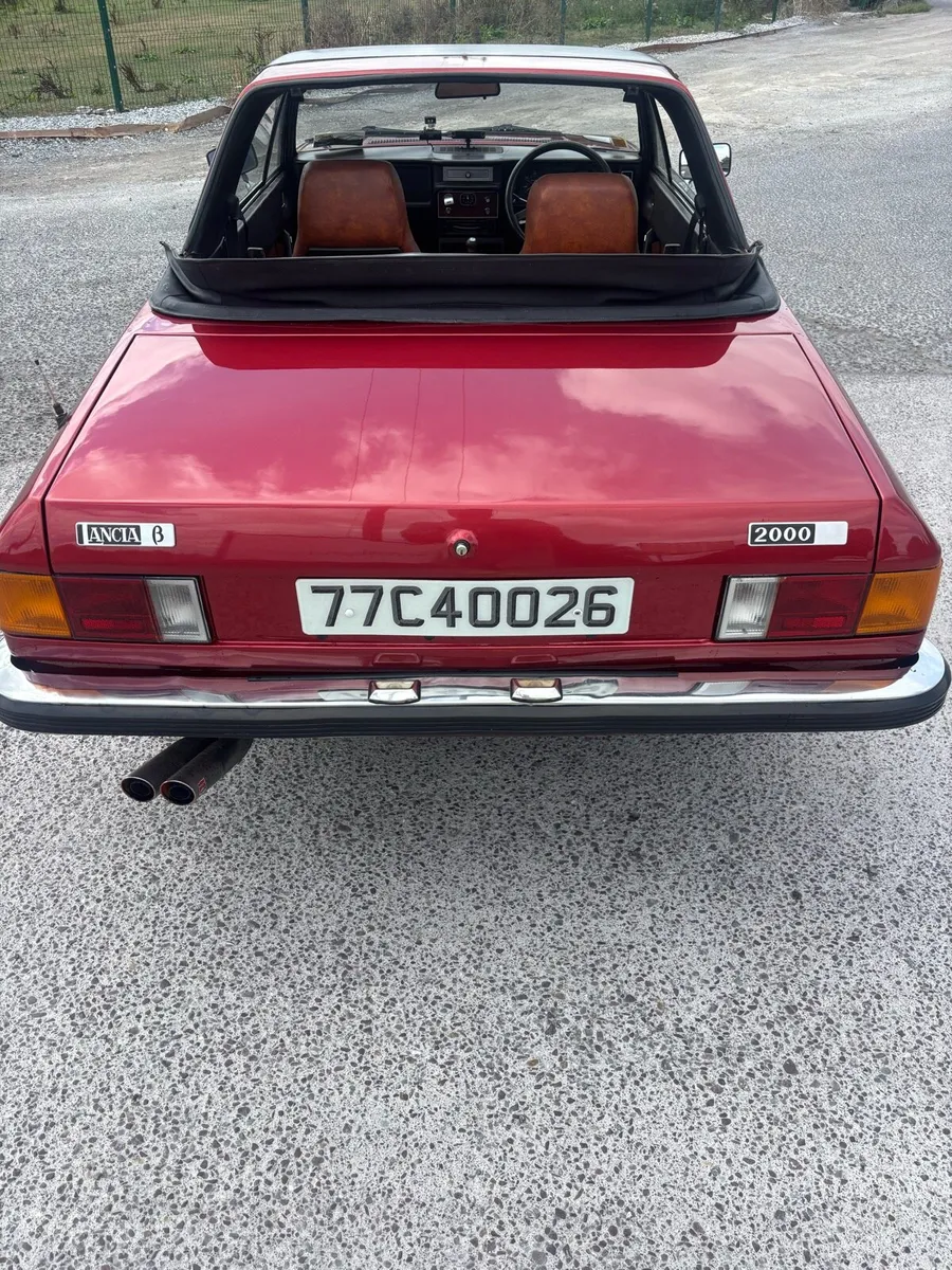 Vintage car - Image 3