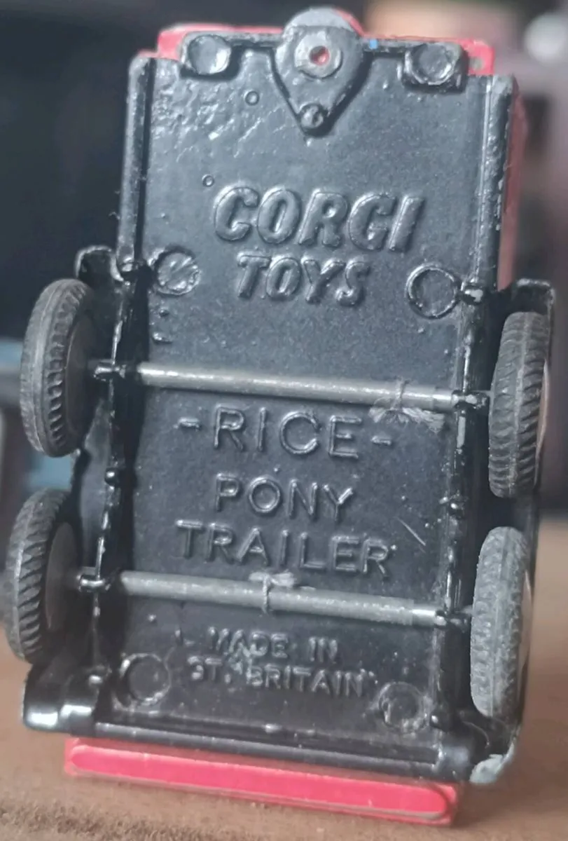 Corgi Landrover 1st - Image 4