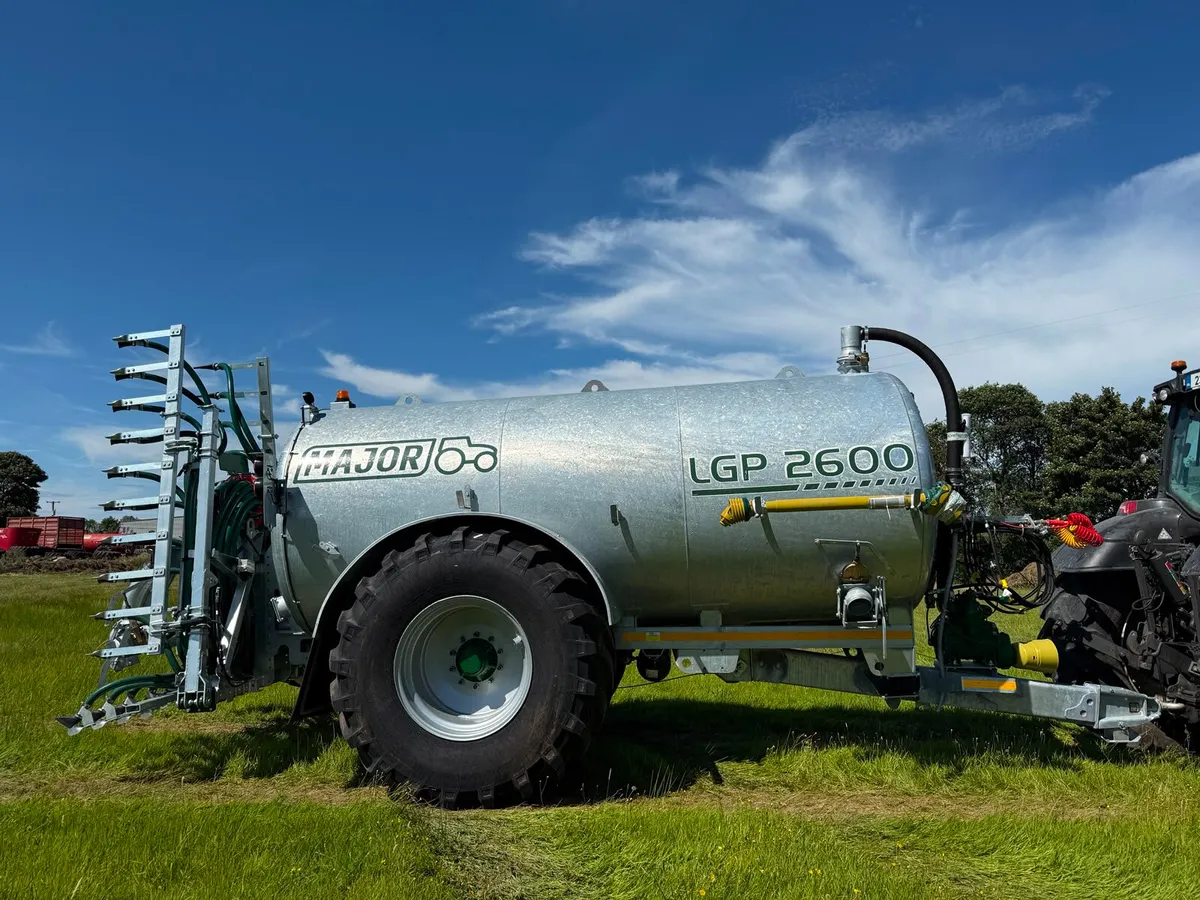 MAJOR 2600GL Tank with Trailing Shoe - Image 2