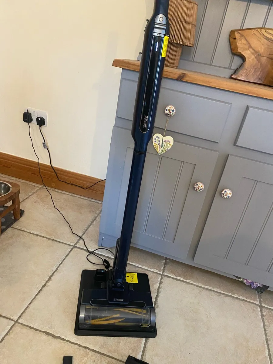 Shark 2in1 Wandvac vacuum cleaner - Image 1